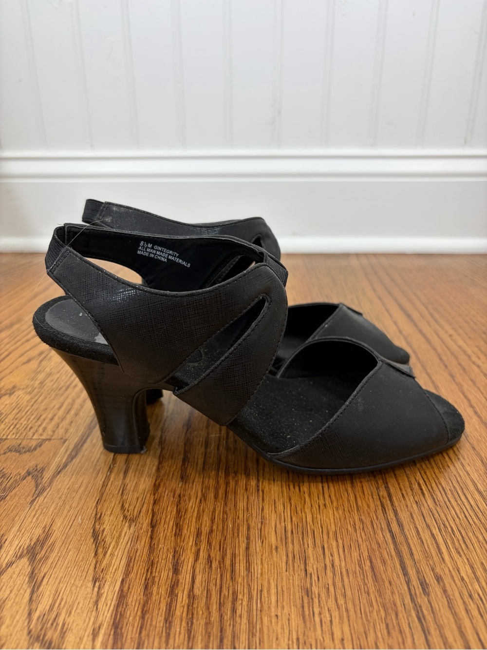 Aerosoles Gintegrity Black Cutout Peep-Toe Heels (8.5)
